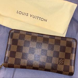Louis Vuitton zippy wallet